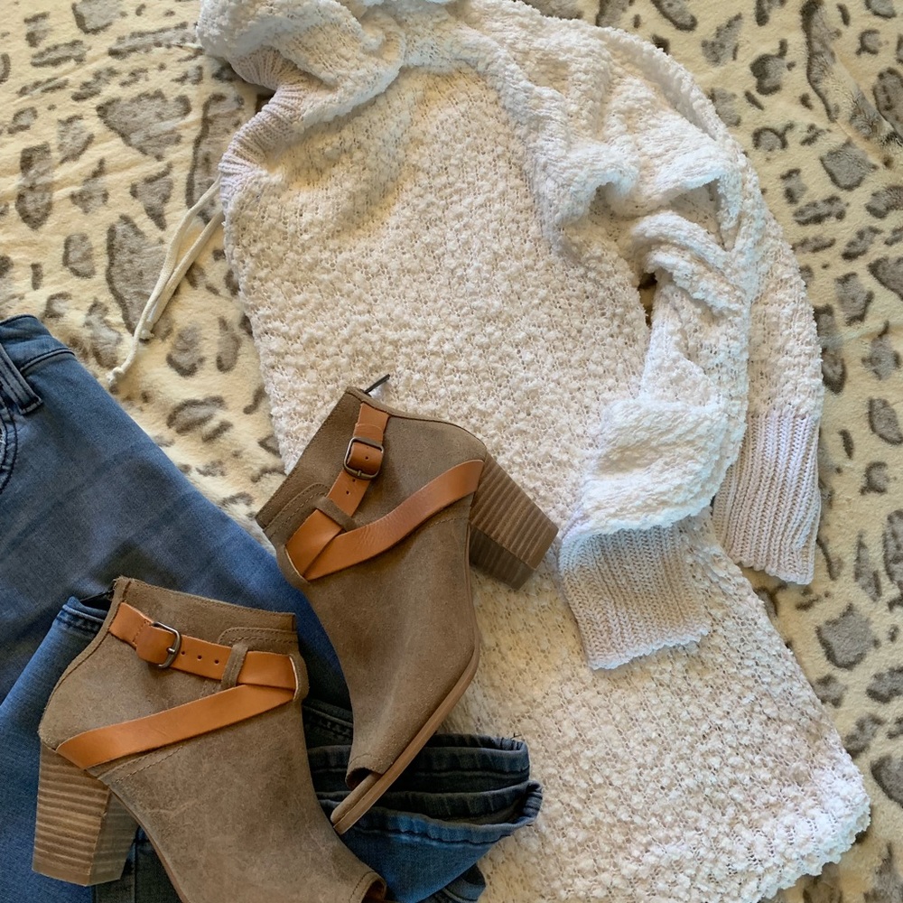 Botique Cozy Nubby Knit Hooded Sweater - Picture 5 of 6